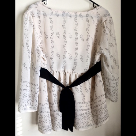 Essentials by Milano size Large women’s top - Picture 3 of 4